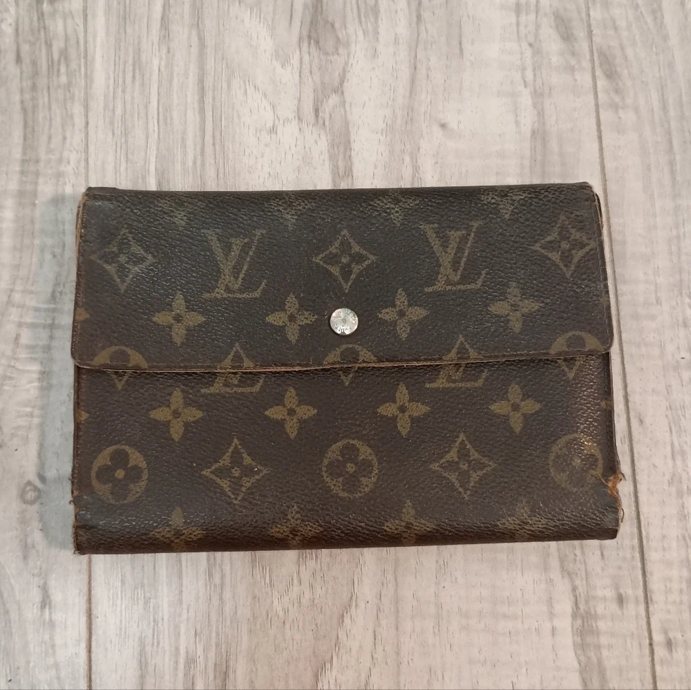 Louis Vuitton Monogram Sarah Long Trifold Wallet